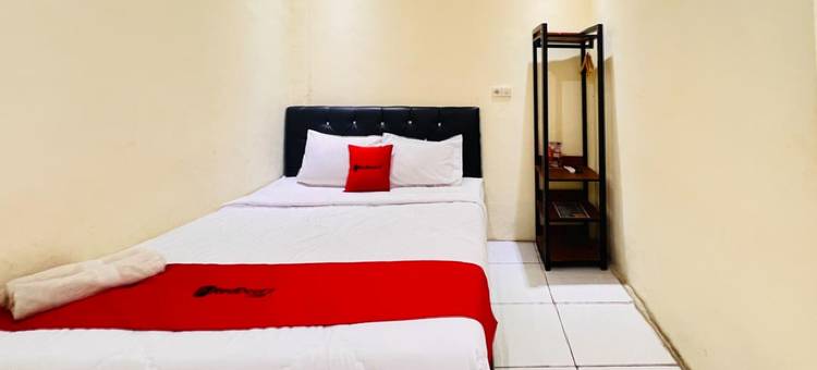 OYO 90299转角旅馆(RedDoorz Syariah Near Alun Alun Sidoarjo)图片