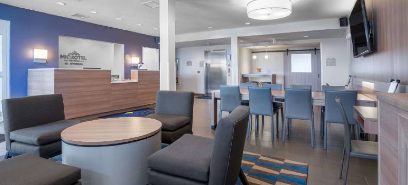 穆尔黑德法戈区麦客达套房酒店(Microtel Inn & Suites by Wyndham Moorhead Fargo Area)图片