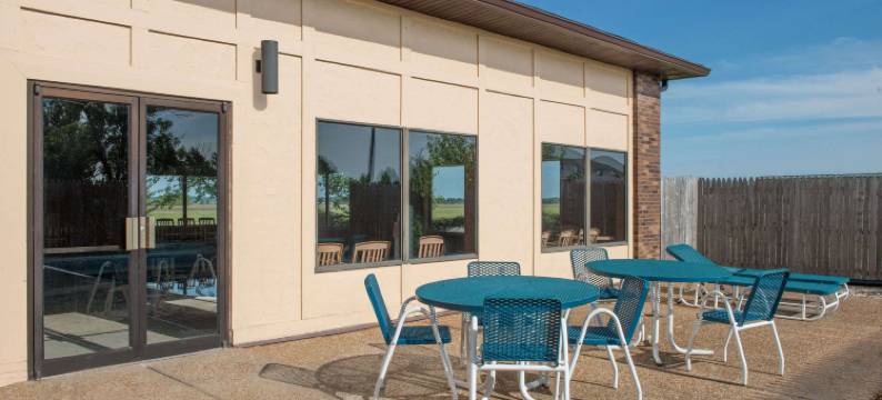 彭顿海滩戴斯酒店(Days Inn by Wyndham Pontoon Beach)图片