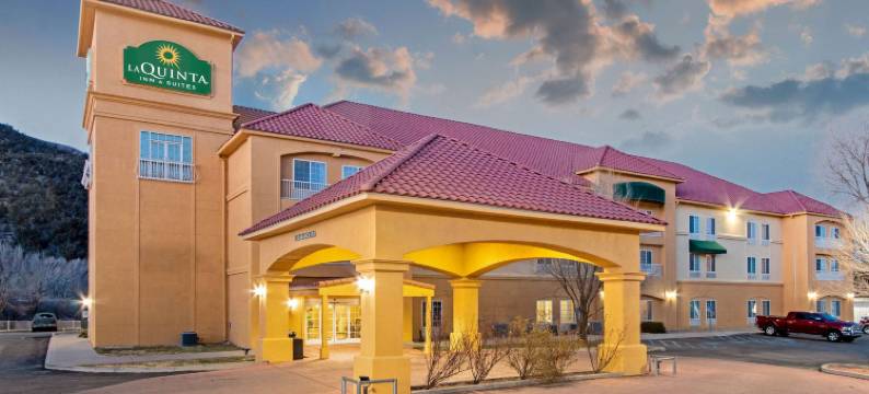 鲁伊多索唐斯拉昆塔温德姆套房酒店(La Quinta Inn & Suites by Wyndham Ruidoso Downs)图片