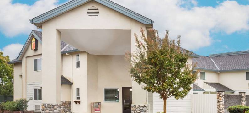 速8酒店-温德姆克洛弗代尔葡萄酒乡(Super 8 by Wyndham Cloverdale Wine Country)图片