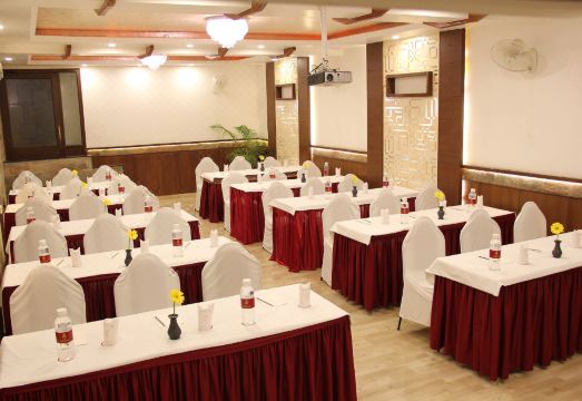 Ratnawali – A Vegetarian Heritage Hotel Hotel Overview