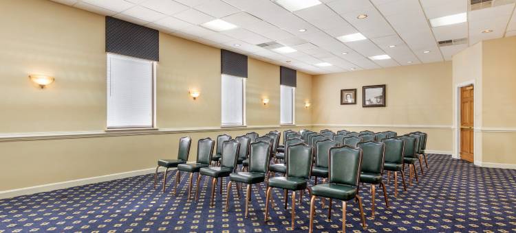 纽波特纽斯红屋顶套房酒店(Red Roof Inn & Suites Newport News)图片