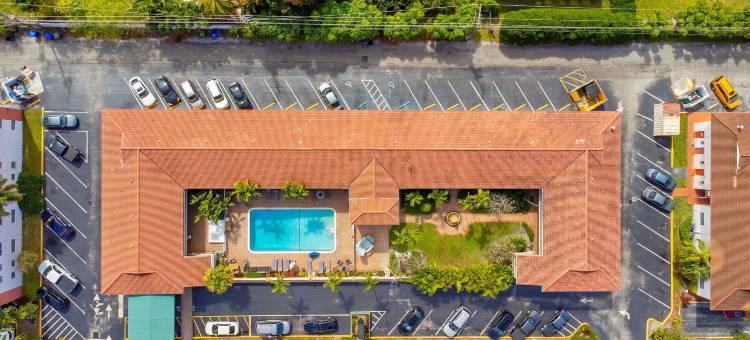 好莱坞大道凯艺套房酒店(Quality Inn & Suites Airport - Cruise Port Hollywood)图片