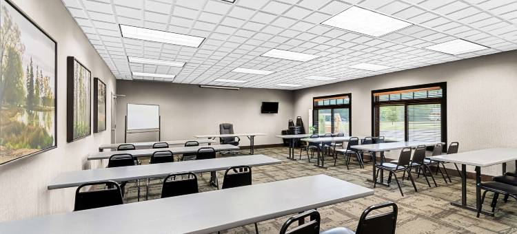 Heartland Inn  Suites, SureStay Collection by Best Western图片