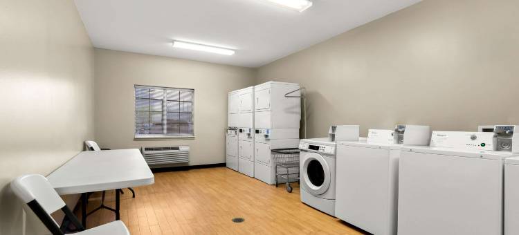 摩根敦郊区套房酒店(Suburban Studios Morgantown)图片