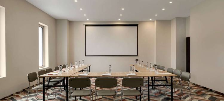 温德姆华美达布加勒斯特奥托佩尼机场酒店(Ramada by Wyndham Bucharest Otopeni Airport)图片