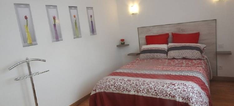 Apartment located on the 1st floor of a small residence with four图片