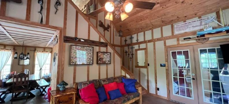 Angeltom Cabin & RV:20 Acre Woods - >16 pip + Jacuzzi + treehouse + UTV + 2ponds图片