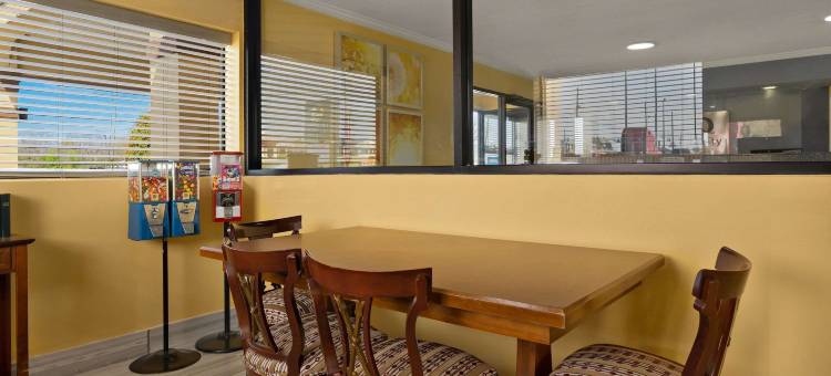 都柏林品质套房酒店(Quality Inn & Suites Dublin)图片