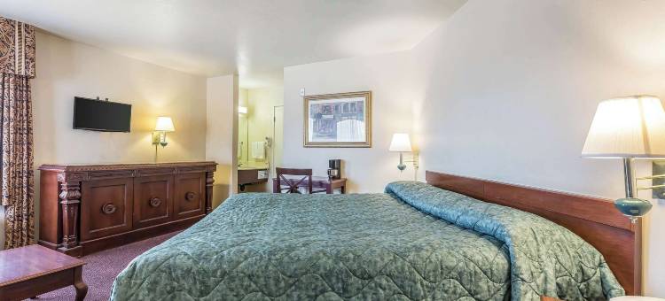 魔山地区罗德威旅馆(Rodeway Inn Magic Mountain Area)图片