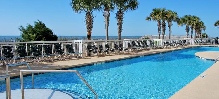 Private Balcony and Resort Amenities - Luxurious Coastal Escape图片