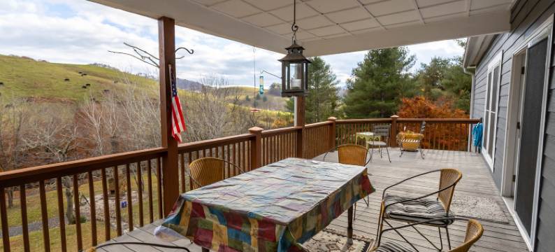 Charming Cabin with Scenic Views and Gas Fireplace - Tranquil Mountain Retreat图片