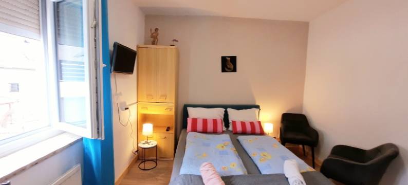 阿列古斯塔(Alie Gusta)图片