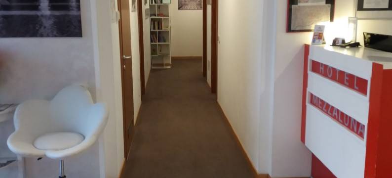 梅萨露娜酒店(Hotel Mezzaluna)图片