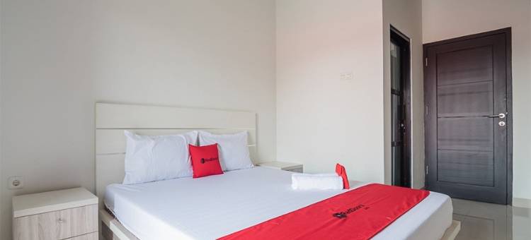 红多兹伊斯兰酒店-近占碑图古朱安(RedDoorz Syariah Near Tugu Juang Jambi)图片
