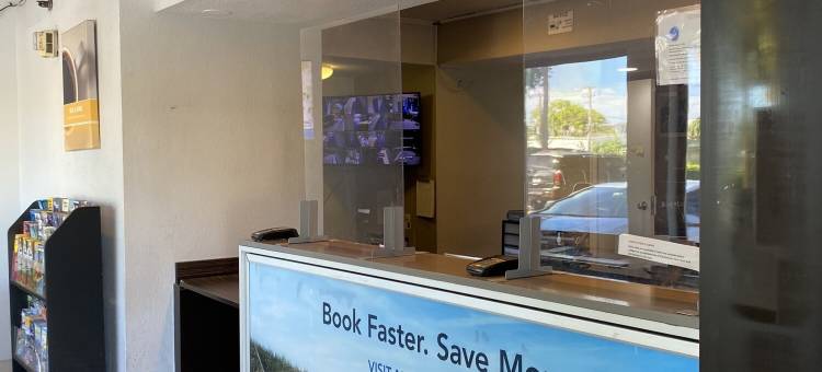 佛罗里达兰塔纳 6 号汽车旅馆(Motel 6 Lantana, FL)图片