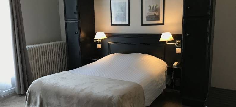 罗吉斯莱斯艾雷勒(Logis Hôtel les Airelles Neufchâtel En Bray)图片