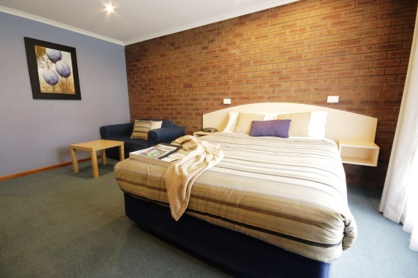 Golden Palms MotelHotel Overview