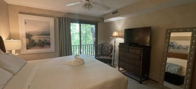 Forest View, Log-Sided Two Bedroom, Two Bath Condo on Lake Ouachita. 2 Condo by Redawning图片