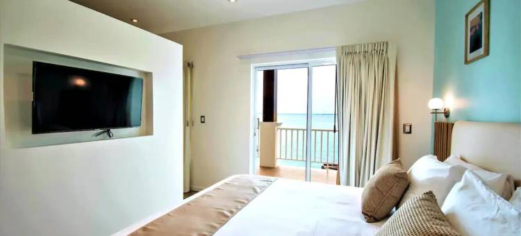 巴托洛梅海景套房(Bartolome Oceanfront Suites)图片