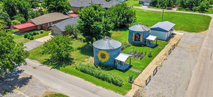 The Painted Silos - The Horse Bin.  Elgin, Ft Sill and Lawton areas.图片