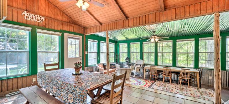 威姆伯利市中心附近的溪流家园！(Wimberley Home on Creek and Close to Downtown!)图片