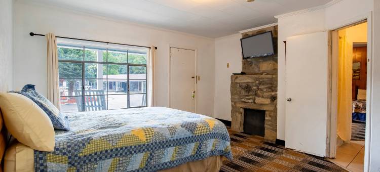 Oyo劳埃德河畔乡村旅馆(Lloyd's on the River Country Inn by OYO)图片