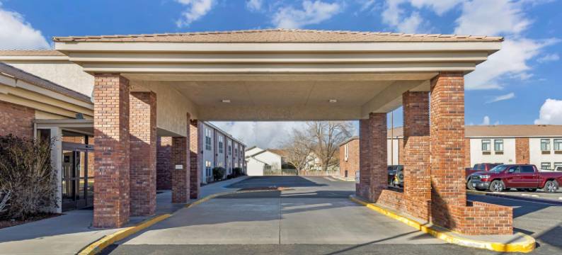 法伦内瓦尔空军基地附近舒适套房酒店(Comfort Inn & Suites Near Fallon Naval Air Station)图片