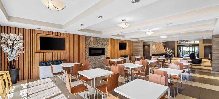 迈尔斯堡戴斯套房酒店-近捷蓝公园(Days Inn & Suites by Wyndham Fort Myers Near JetBlue Park)图片