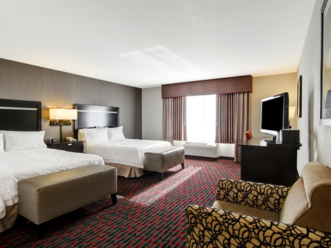 雷德迪尔希尔顿欢朋套房酒店