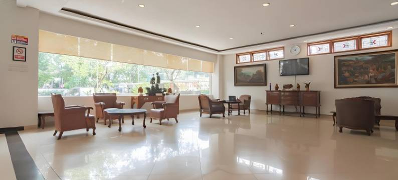 耶赫兹基尔苏拉帕西米特拉红门酒店(Hotel Yehezkiel Surapati Mitra RedDoorz)图片