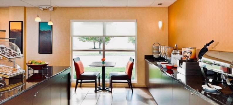 MainStay 套房酒店苹果顿机场 - 福克斯河购物中心区域(MainStay Suites Appleton Airport - Fox River Mall Area)图片