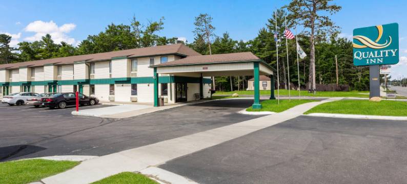 特拉弗斯城品质旅馆(Quality Inn Traverse City)图片