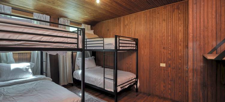 豪华翻新的农家乐小屋(Luxuriously Restored Farm Cabin)图片