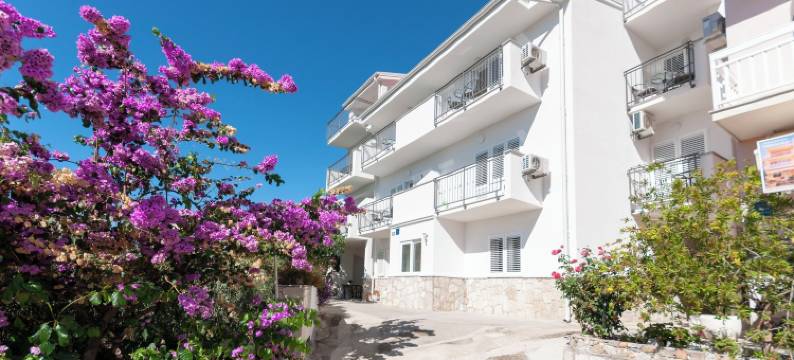 尼古拉公寓客房酒店(Apartments and Rooms Nikola)图片