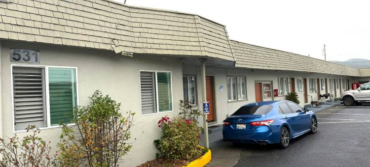 靠近101号高速公路的福图纳六河汽车旅馆(6 Rivers Motel Fortuna Near Hwy 101)图片