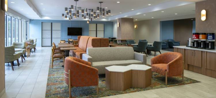 希尔顿旗下欢朋酒店，位于海湾港海滩大道(Hampton Inn by Hilton Gulfport Beach Boulevard)图片