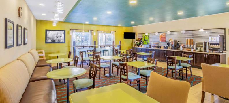 弗洛里斯维尔拉昆塔温德姆套房酒店(La Quinta Inn & Suites by Wyndham Floresville)图片