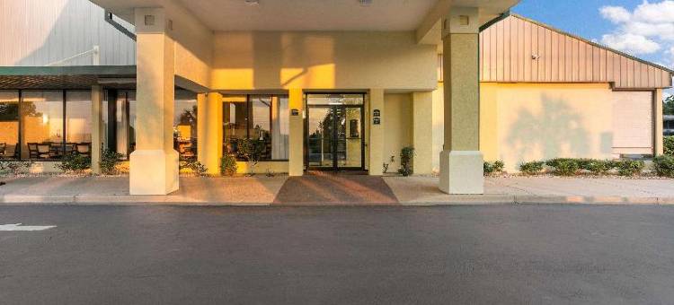 尤福拉湖附近凯艺套房酒店(Quality Inn & Suites Near Lake Eufaula)图片