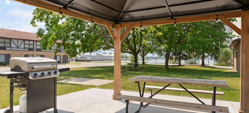 萨尼亚海滨温德姆戴斯酒店(Days Inn by Wyndham Sarnia Harbourfront)图片