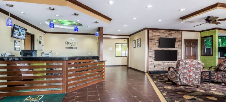 科拉尔维尔爱荷华河兰丁凯艺酒店(Quality Inn Coralville - Iowa River Landing)图片