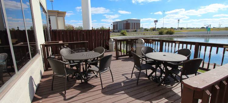 芬德利温德姆呗盟套房酒店(Baymont Inn & Suites by Wyndham Findlay)图片