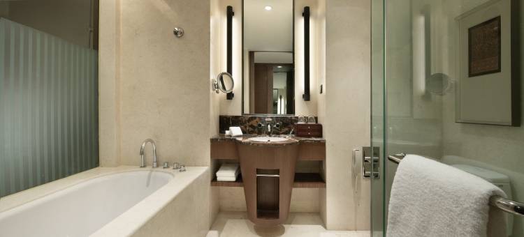 亚丁日松贡布皇冠假日酒店图片