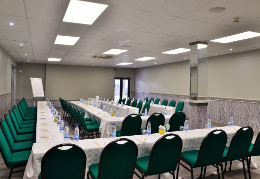 Cresta Oasis Hotel Hotel Overview