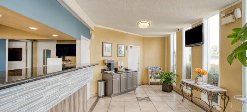 OYO 路易斯安那亚历山德里亚165号公路酒店(OYO Hotel Alexandria La- Hwy 165)图片