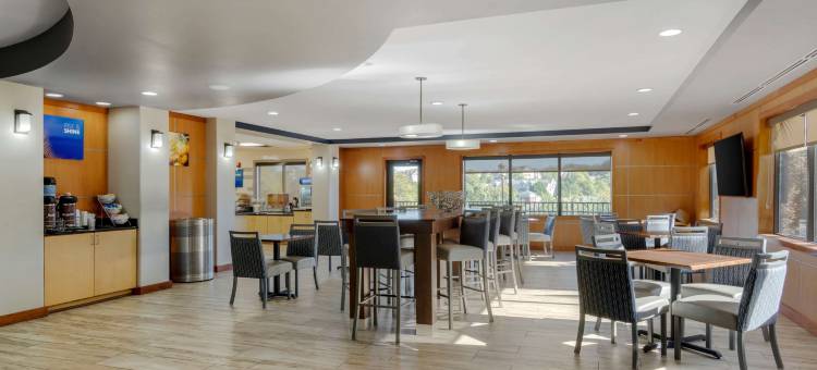 亚特兰大南斯托克布里奇舒适套房酒店(Comfort Suites Stockbridge Atlanta South)图片