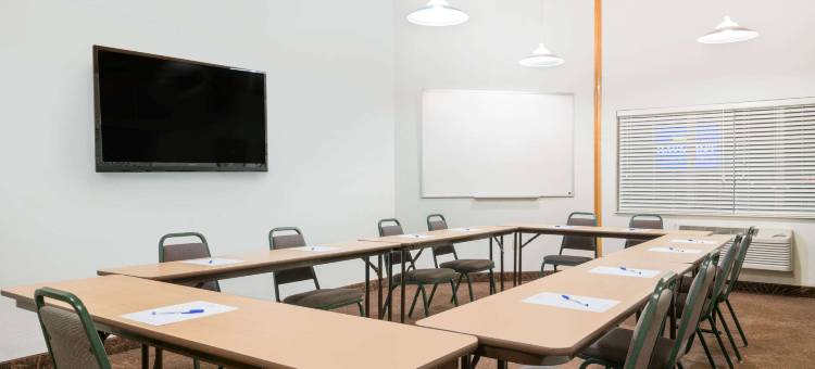 巴克斯特-布雷纳德区呗盟套房酒店(Baymont by Wyndham Baxter/Brainerd Area)图片