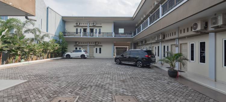 红多兹伊斯兰普拉斯酒店-特帕雷夫井里汶3号(RedDoorz Plus Syariah @ Tuparev Cirebon 3)图片