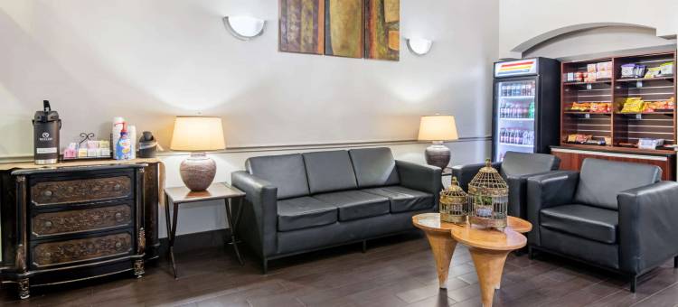 圣安东尼奥布鲁克斯城市基地拉昆塔温德姆酒店(La Quinta Inn by Wyndham San Antonio Brooks City Base)图片